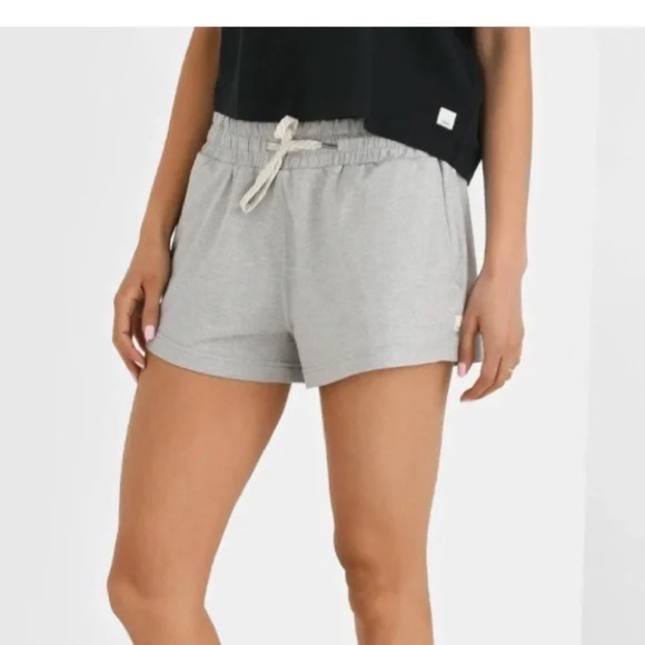 Vuori Halo Performance Shorts in Gray Size Large - Picture 1 of 13